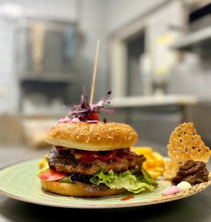 Riehler Hof Hamburger mit Pommes 